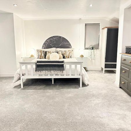 Cosy One Bedroom Apartment Trowbridge Extérieur photo