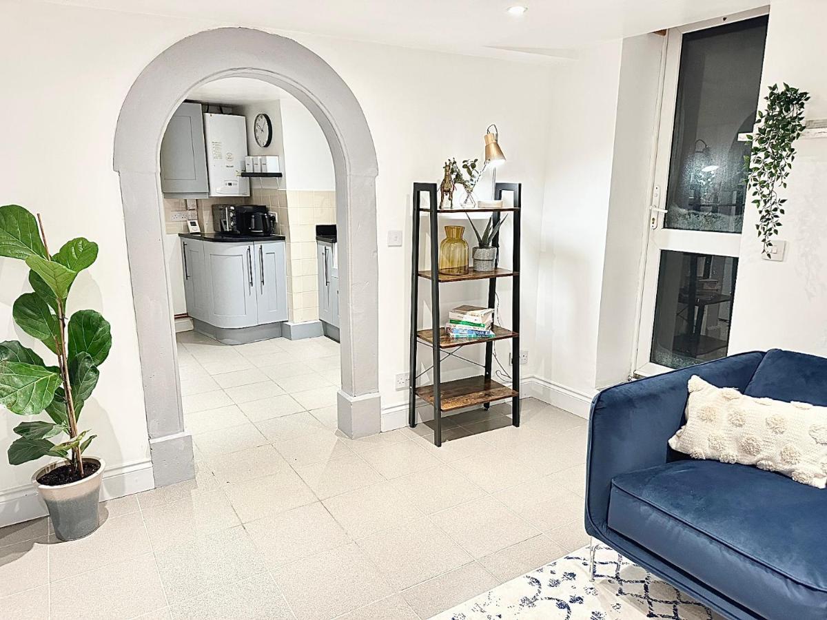 Cosy One Bedroom Apartment Trowbridge Extérieur photo