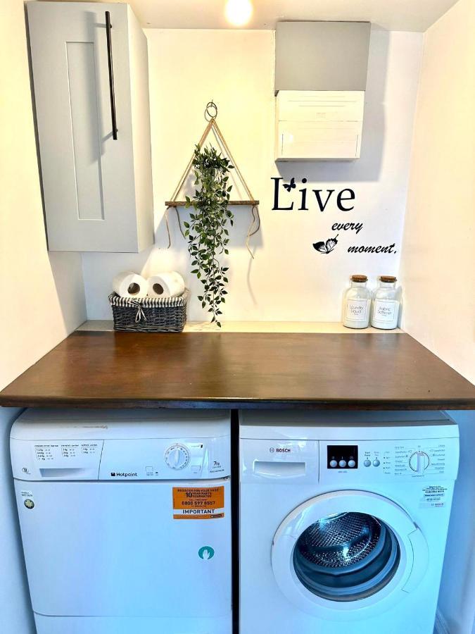 Cosy One Bedroom Apartment Trowbridge Extérieur photo