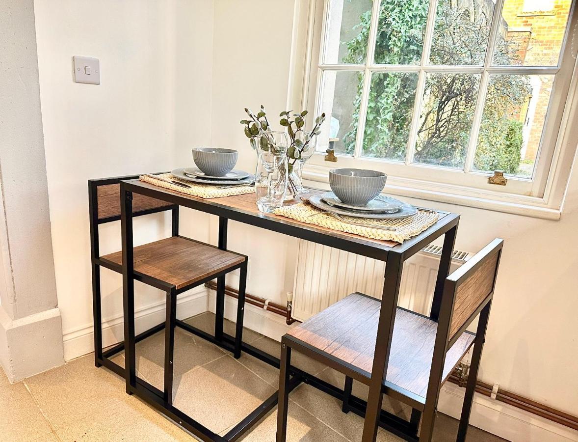Cosy One Bedroom Apartment Trowbridge Extérieur photo